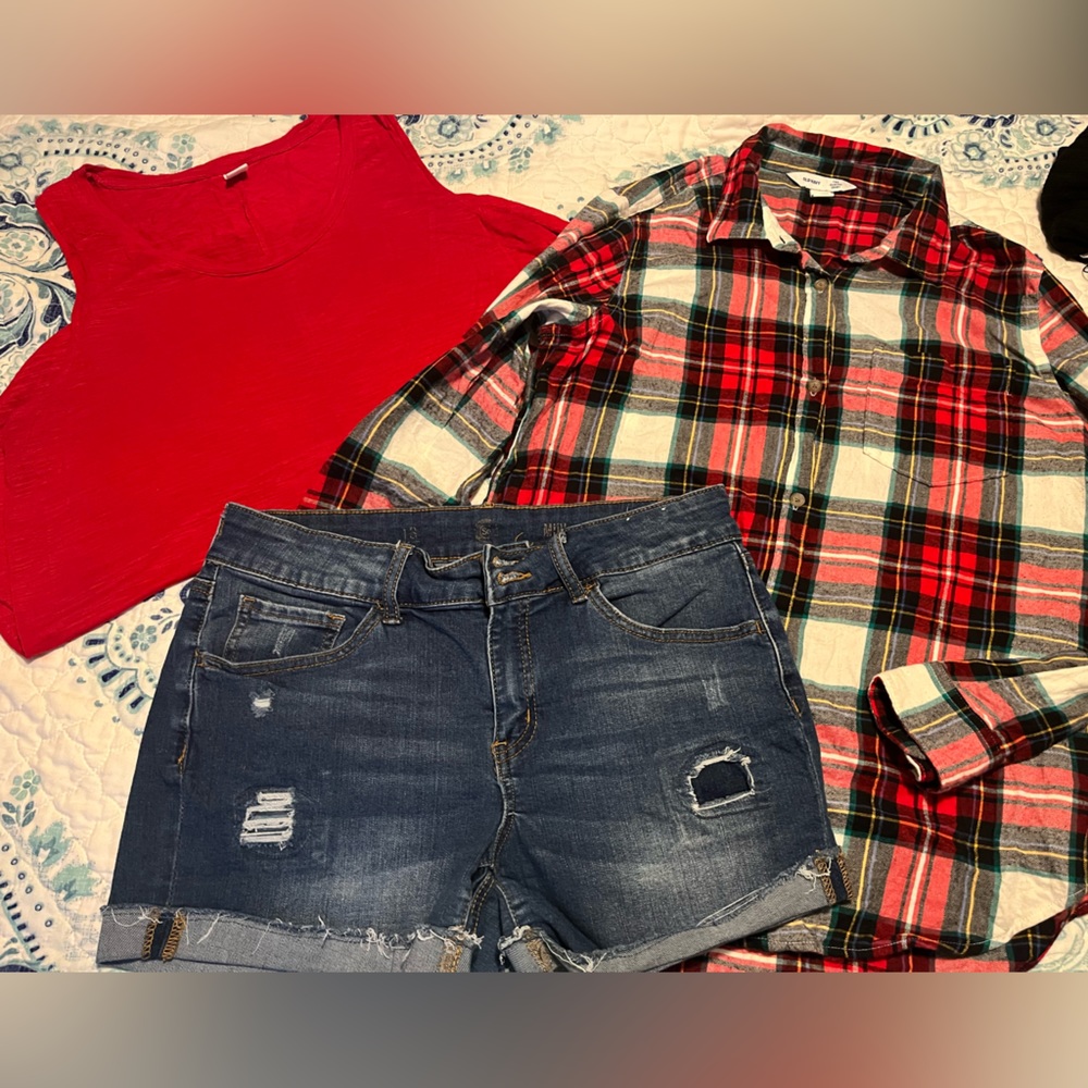 Short blue size 13 ,  T-shirt  L red-and shirt L old navy